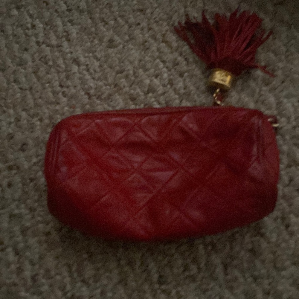 Chanel clutch super cute